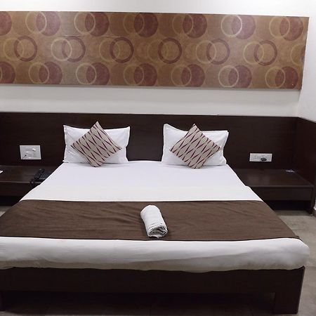 Hotel Palm View Residency Vadodara Extérieur photo