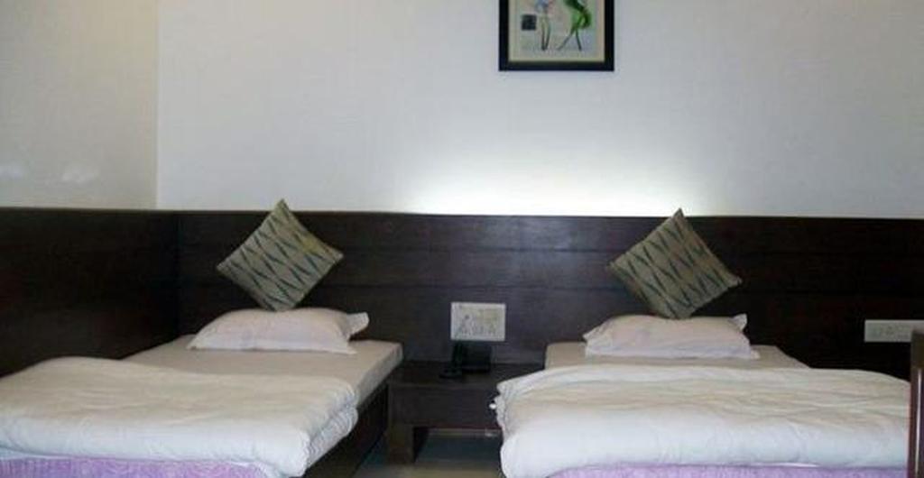 Hotel Palm View Residency Vadodara Extérieur photo