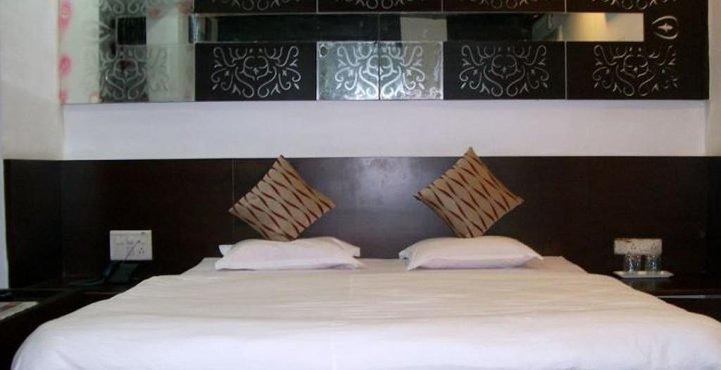Hotel Palm View Residency Vadodara Extérieur photo