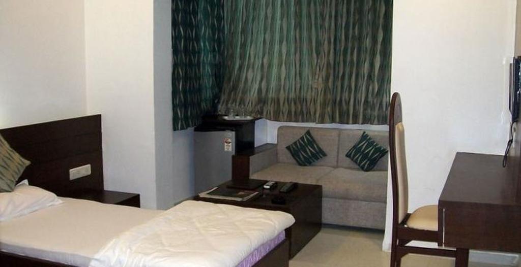 Hotel Palm View Residency Vadodara Extérieur photo