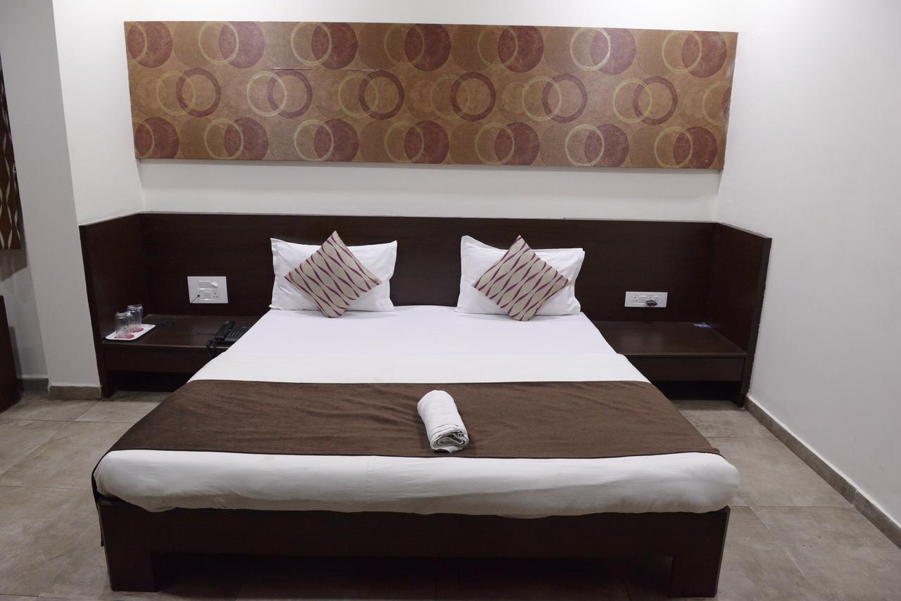 Hotel Palm View Residency Vadodara Extérieur photo