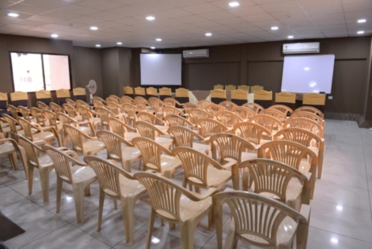 Hotel Palm View Residency Vadodara Extérieur photo